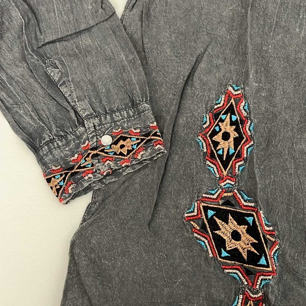 Scully Western Yoke And Nailhead Blouse - NWT - Picture 5 of 13